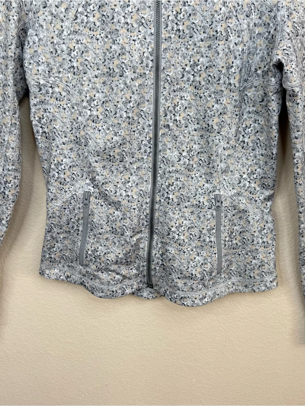 LULULEMON Forme Jacket Yoga Cuffins Petite Fleur Silver Spoon Gray Women’s Sz 10